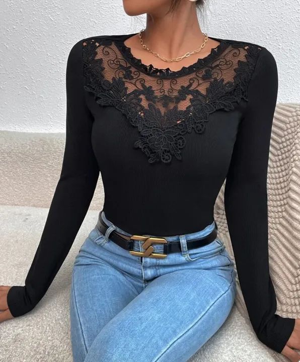 Blusa de renda preta com manga comprida