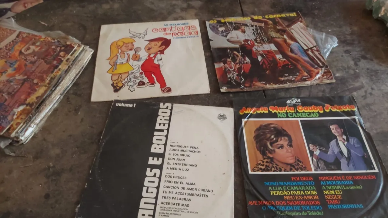 Lote de 4 LPs de Vinil - Garra Brasileira, Carnaval, Sucessos Pop e Carnaval