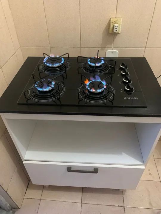 FOGÃO COOKTOP 4 BOCAS+ARMÁRIO COM DIVISÃO +GÁS ( CONTÉM UM POUCO DE GÁS