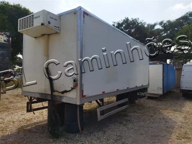 Baú Refrigerado 6,50 metros marca Fiber Truck c/ Piso Canaletado