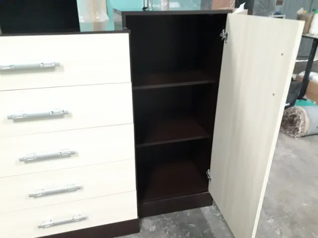 Oportunidade! Cômoda com  05 Gavetas e 01 Porta em MDF - Foto 3