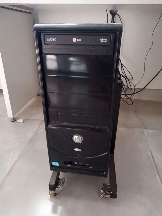 Setup com 2 monitores positivo com ajuste de altura, Pc com SSD 120 de memória. - Foto 2