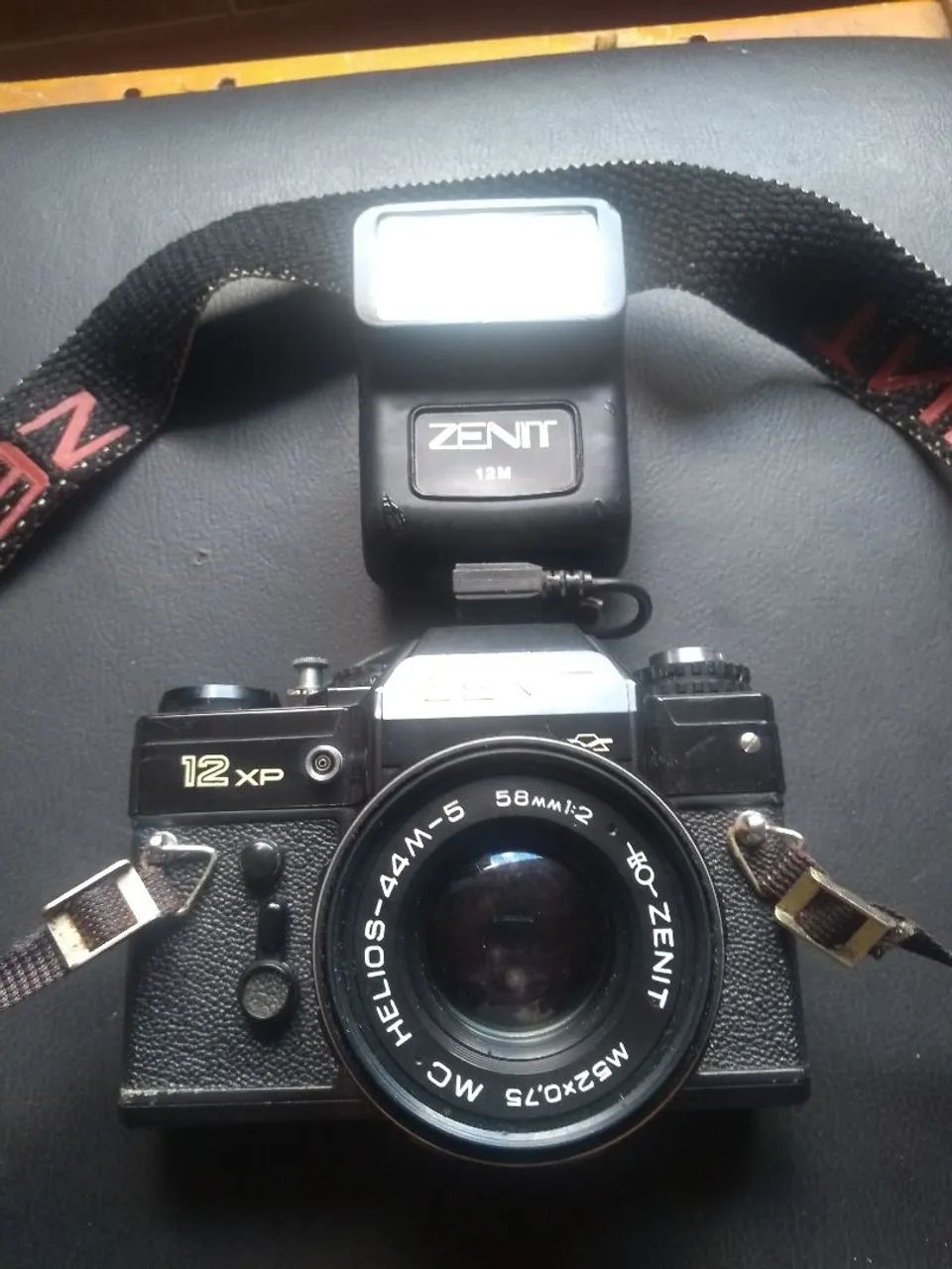 Camera analógica Zenit 12 XP acompanha filme fuji toda original