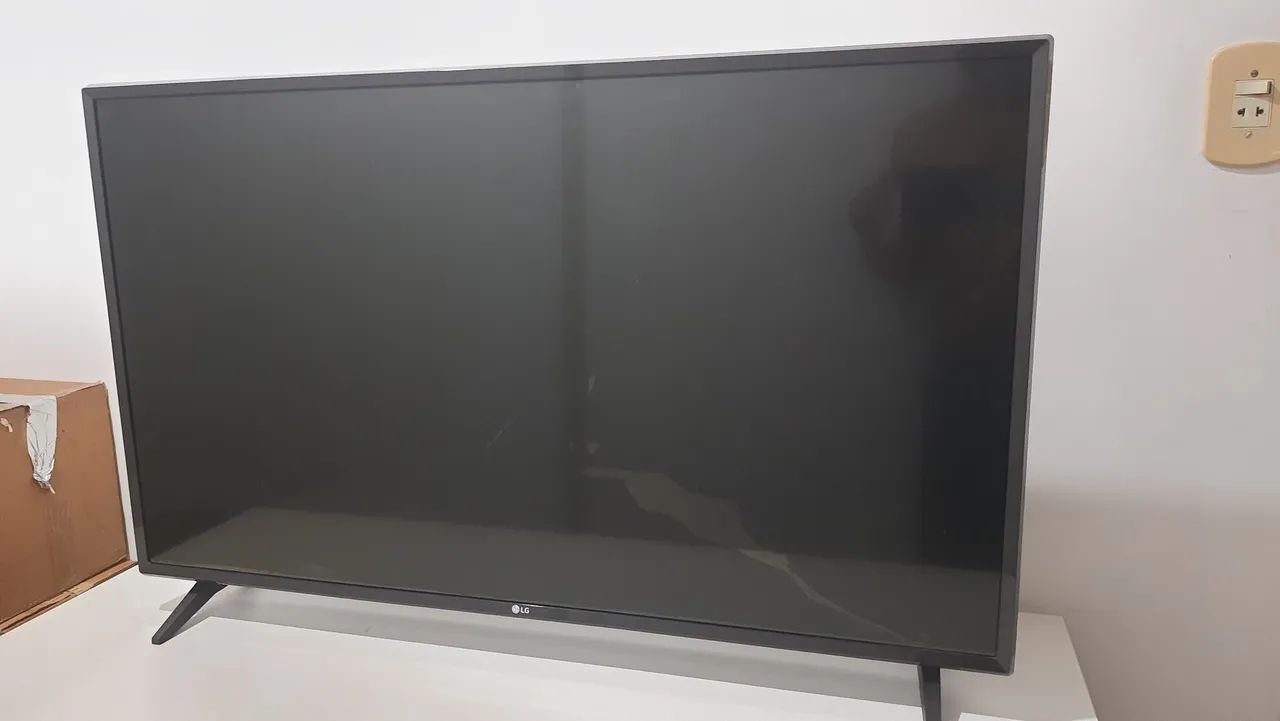 tv 43 polegadas smart LG 3 anos de uso com a tela rachada  - Foto 3