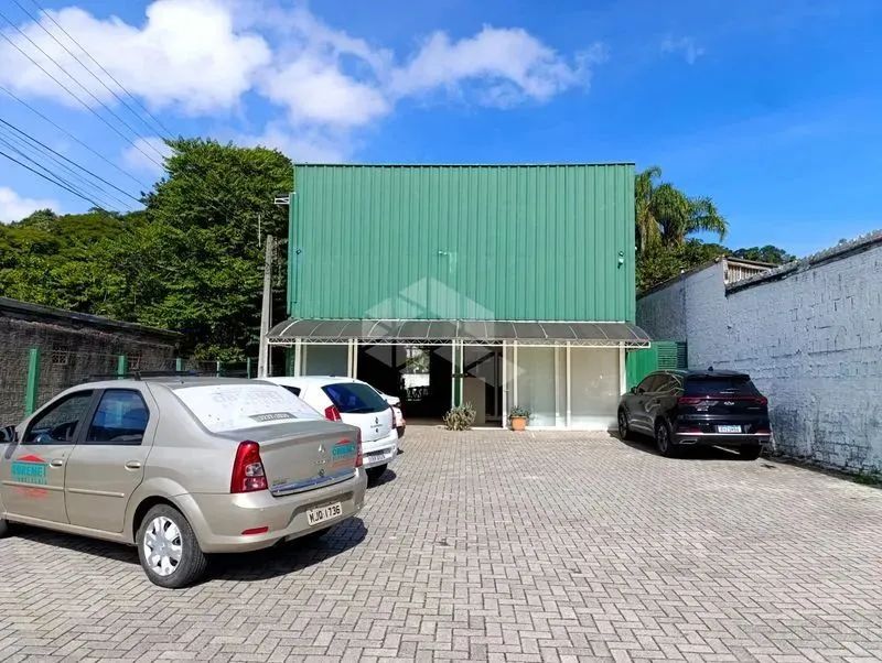 Galpão para alugar no Rio Tavares com terreno de mais de 690 m²