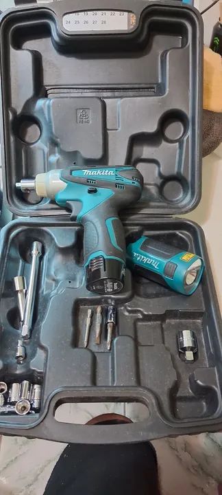  Parafusadeira e Chave de Impacto Makita a bateria  12V com acessórios nova!!!!