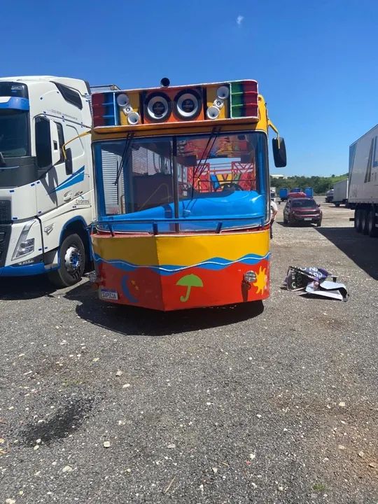 Ônibus Colorido para Diversão - Foto 7