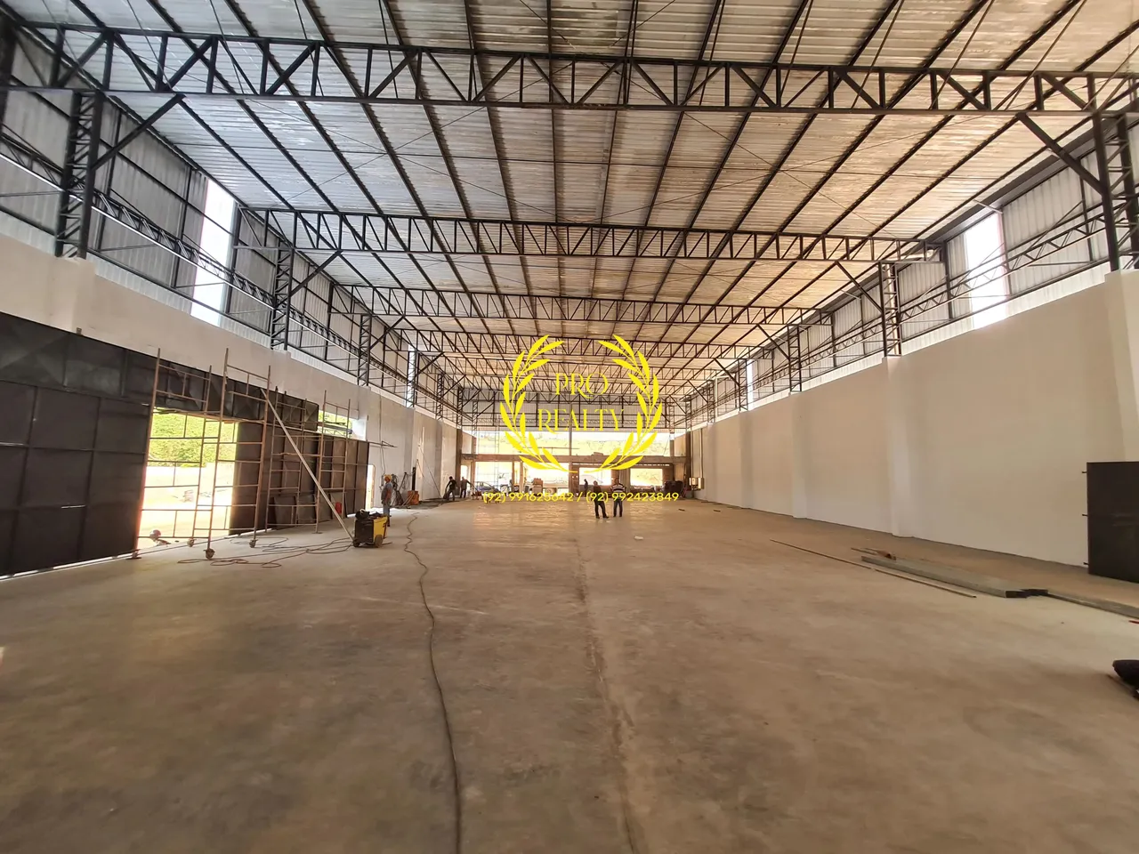 Galpão 1.100m²/ habite-se e avcb/ Tarumã/ docas/ pátio.
