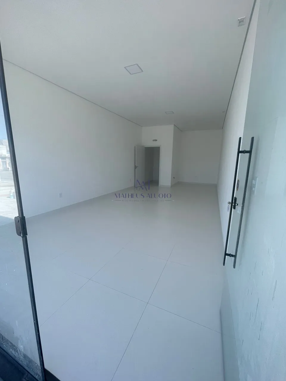 OPORTUNIDADE SALA COMERCIAL EM ITAPEMA!