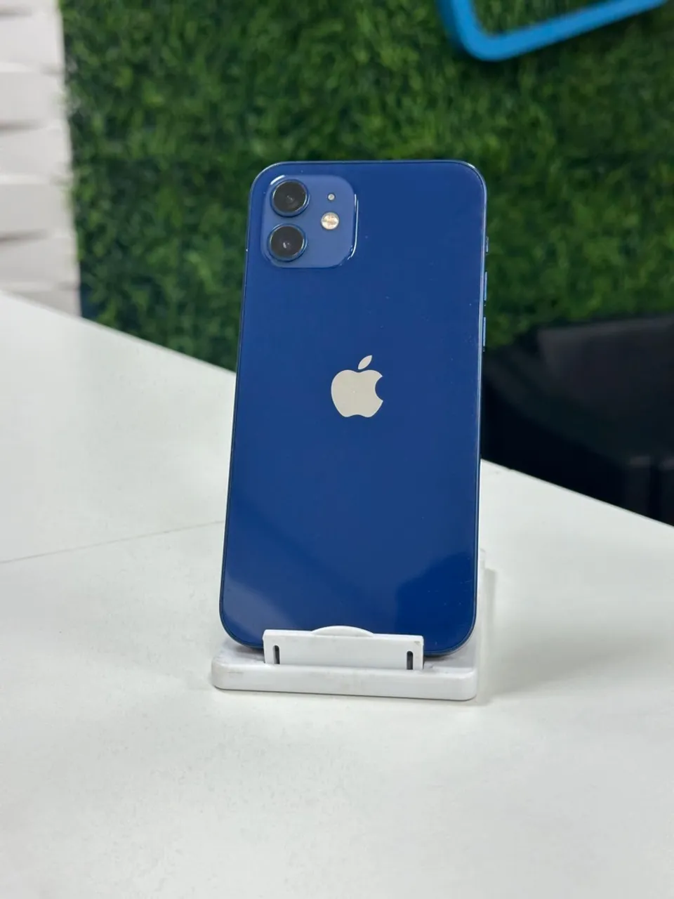 Apple iPhone 12 - 64GB Blue