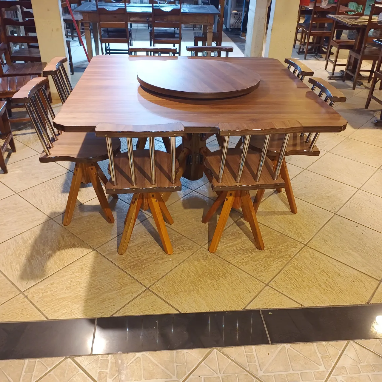 Mesa de Jantar Redonda com Tampo Giratório