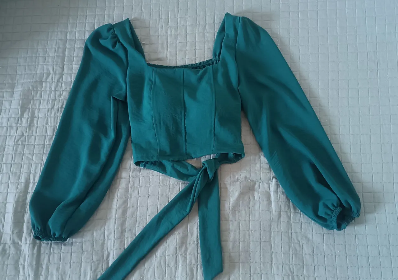 Blusa manga longa verde esmeralda