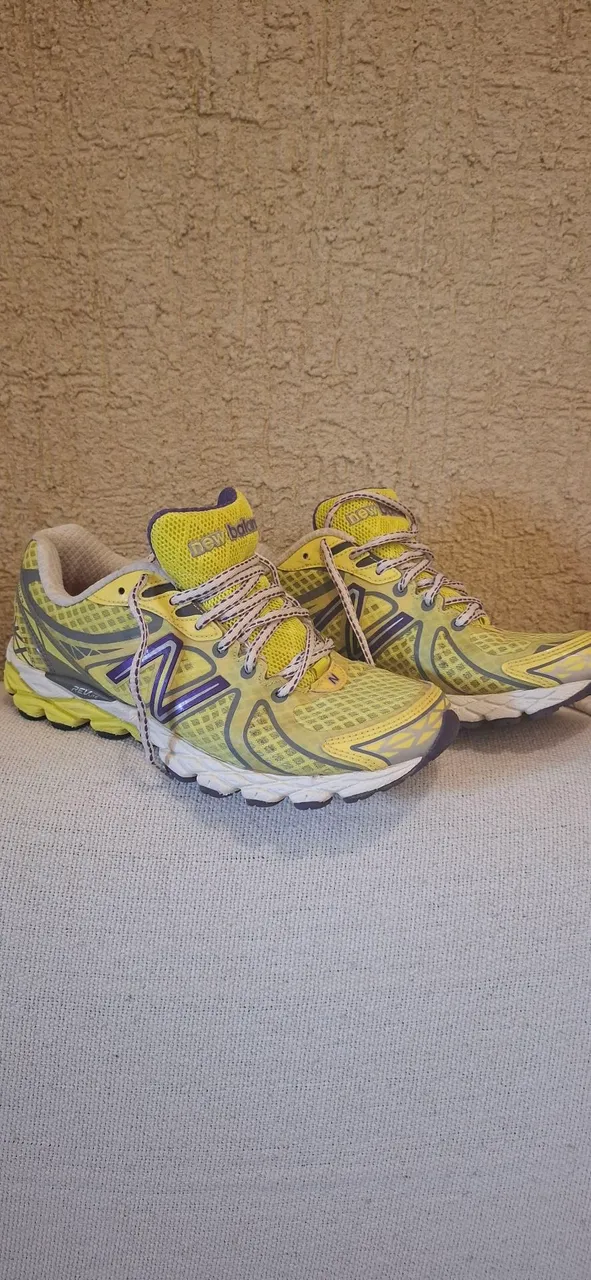 Tênis New Balance - Amarelo e Roxo - Tamanho 35