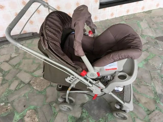 Carrinho de Bebê com bebê conforto - Até 15 kg - Foto 2