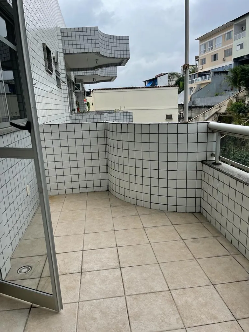 OPORTUNIDADE COM VARANDA E ELEVADOR NA FREGUESIA ILHA DO GOVERNADOR