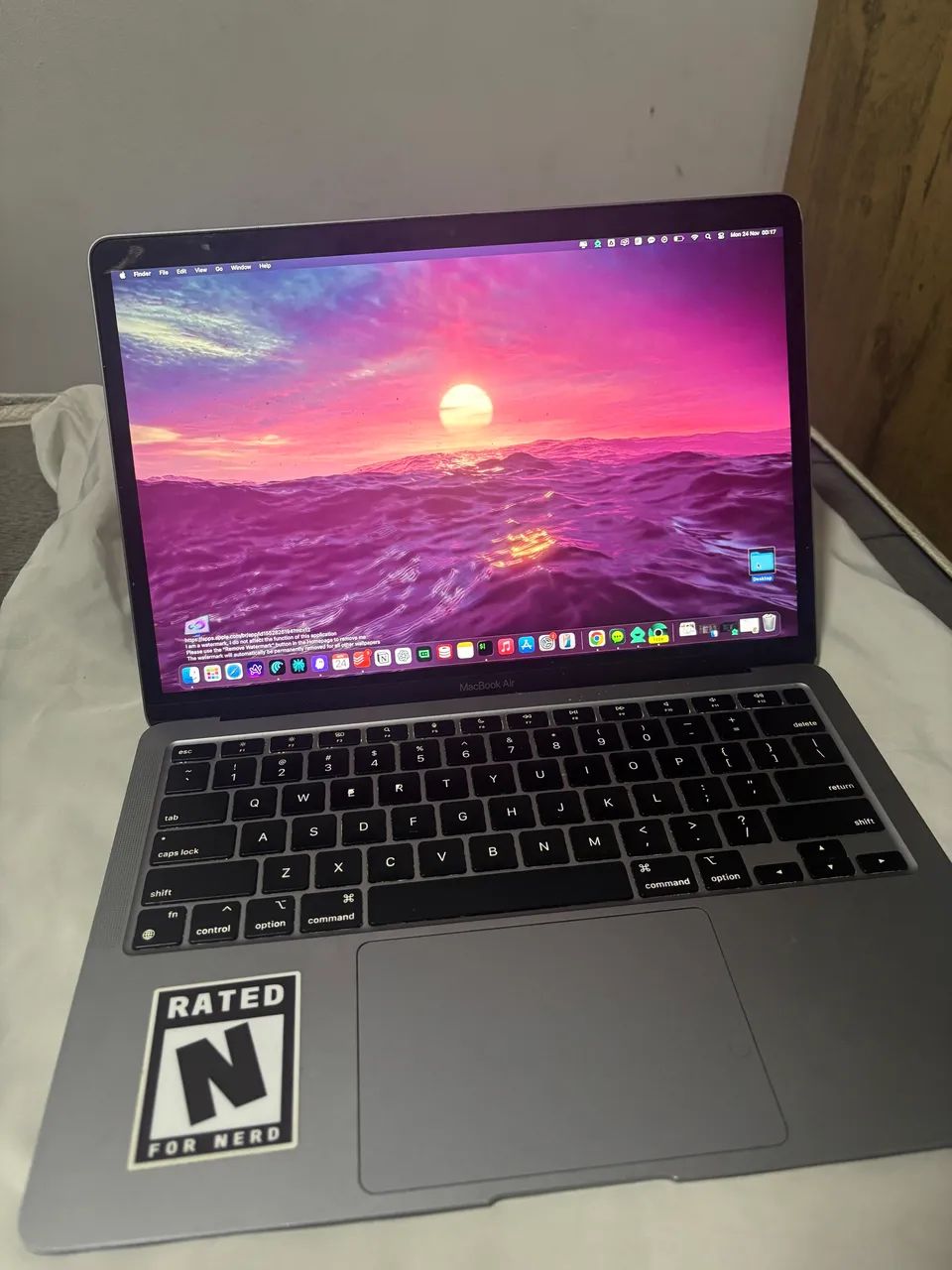 MacBook 2020 M1 - 8GB RAM, 256GB SSD - Excelente Estado