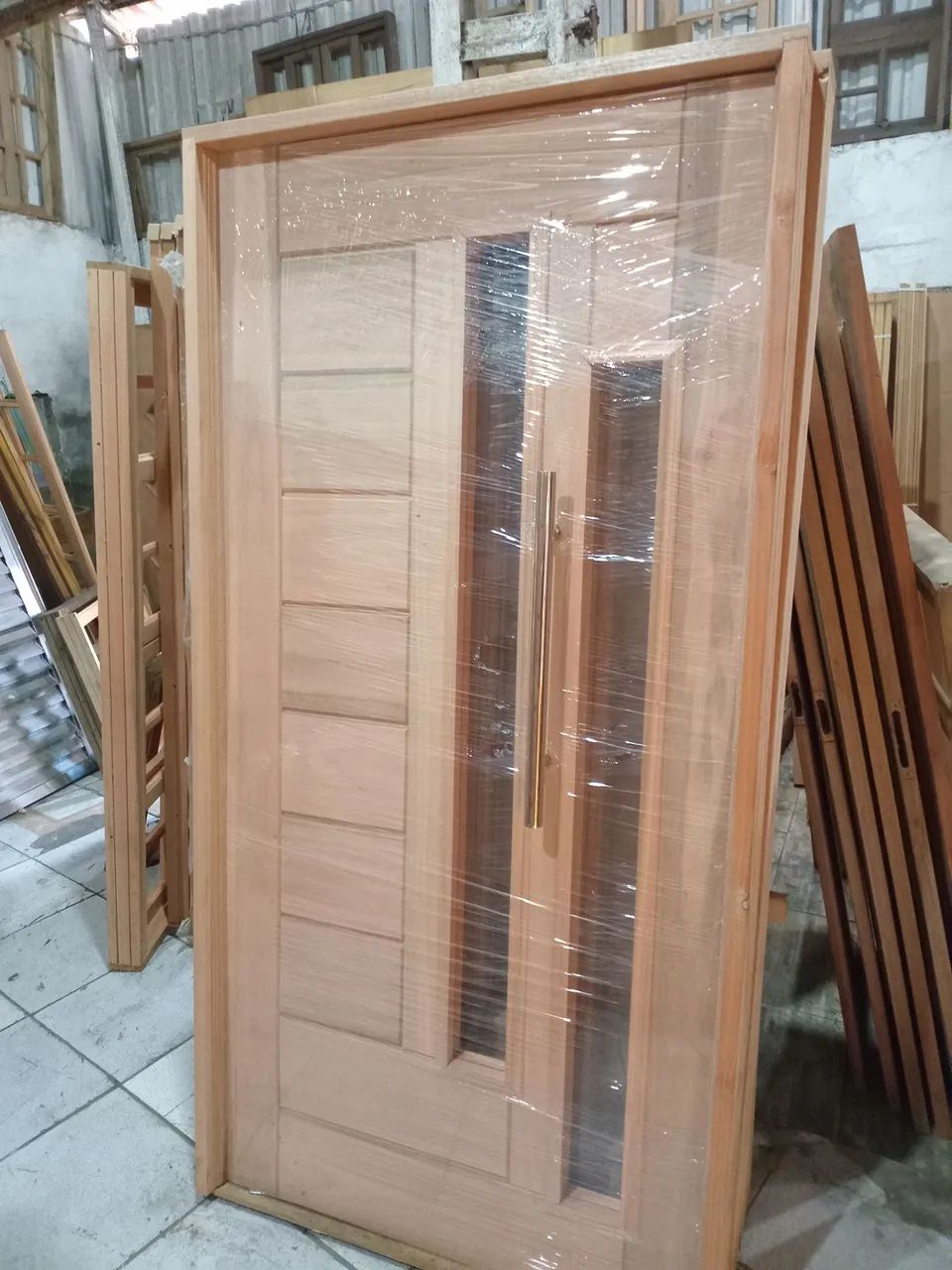 Porta pivotante 108x214 madeira eucalipto rosa 