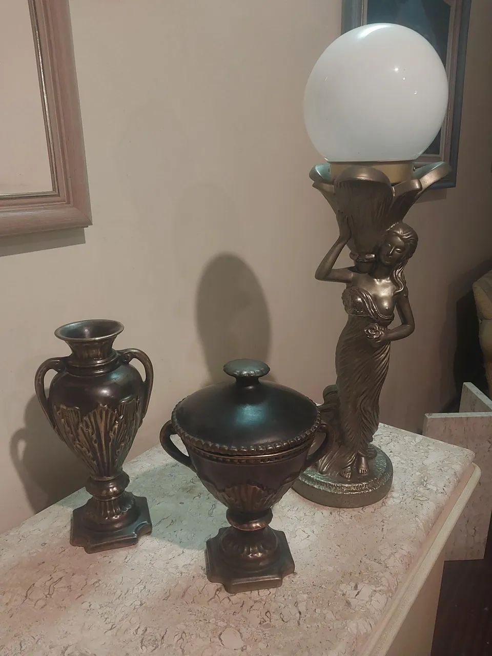Conjunto de abajour e peças decorativas