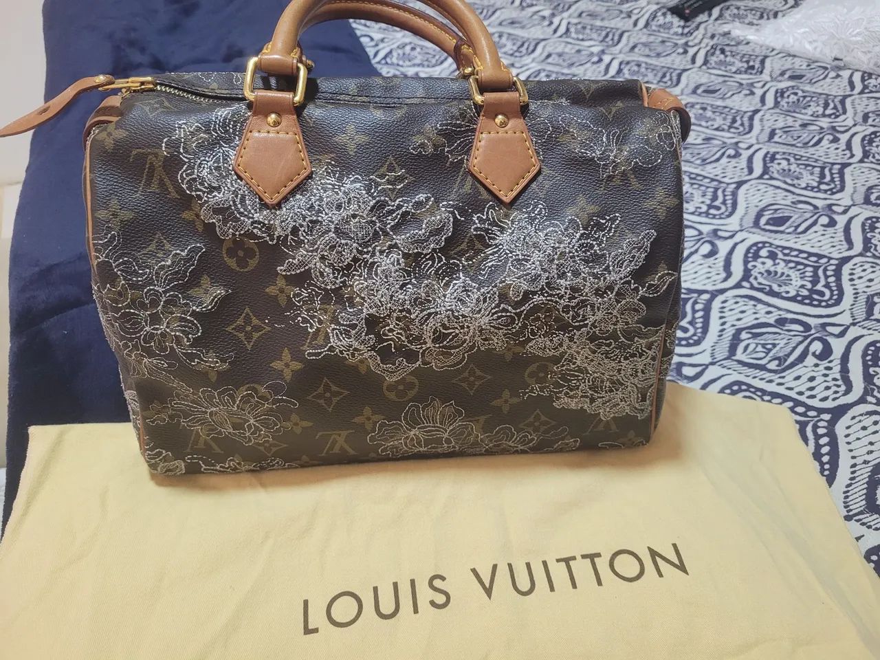 Bolsa Louis Vuitton Speedy 30 com Bordado Floral