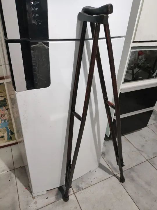 Par de muletas de madeira - Foto 4