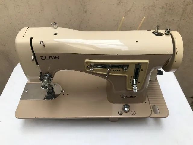 Máquina de Costura Elgin Zig Zag Z14 - C/ Motor e Pedal - Excelente Estado  Toda em Ferro - Foto 2