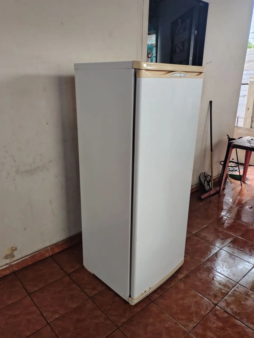 Vendo geladeira funcionando perfeitamente entrego grátis entrega imediata  - Foto 4