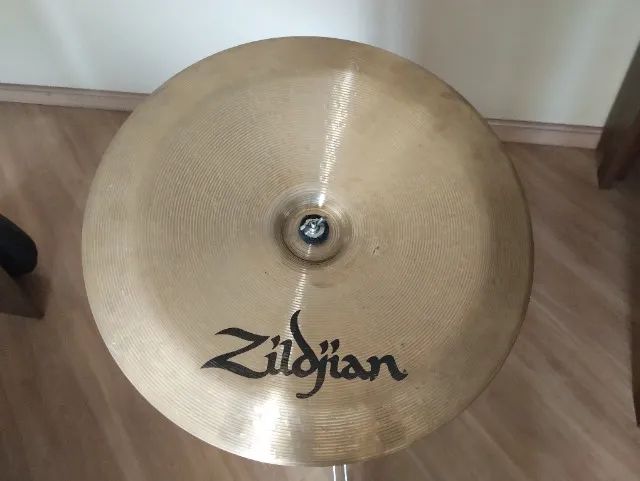 Set de pratos Zildjian ZHT + Pratos Meinl Top D+ com Bag Zildjian (Preço de Desapego) - Foto 5