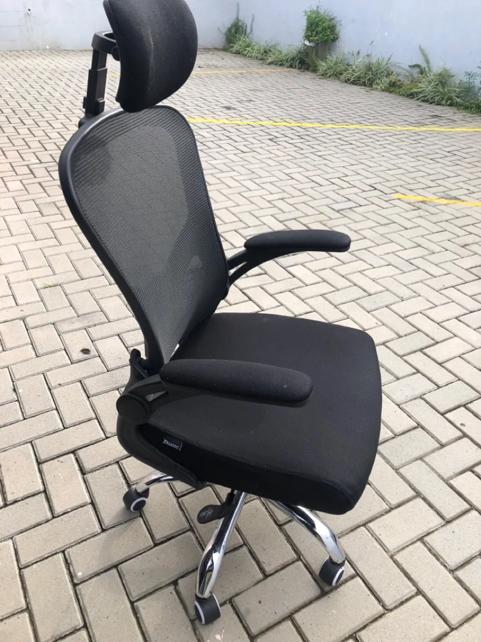 Cadeira de escritório ergonômica com encosto de cabeça