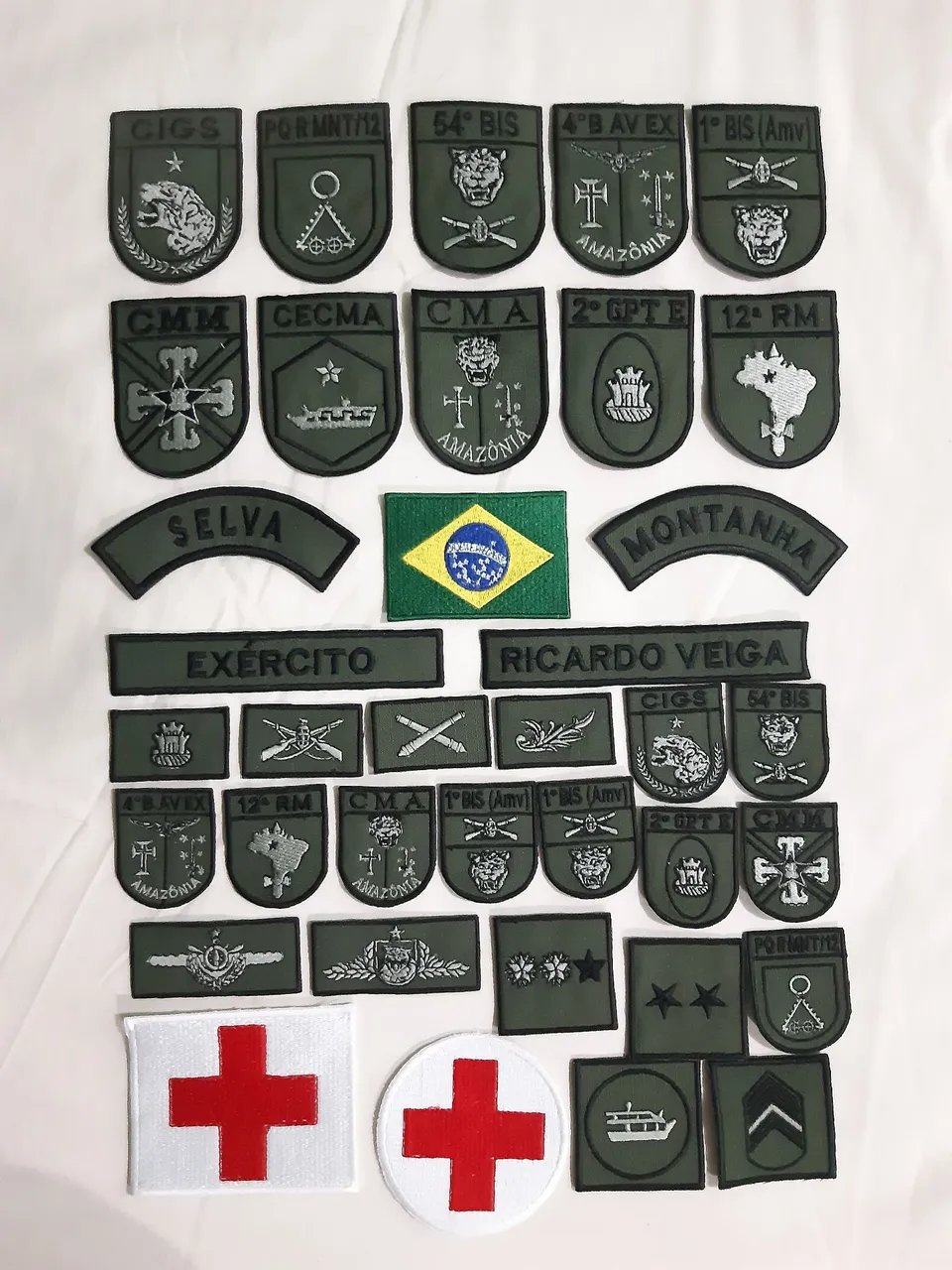 Brevés bordado de baixa visibilidade