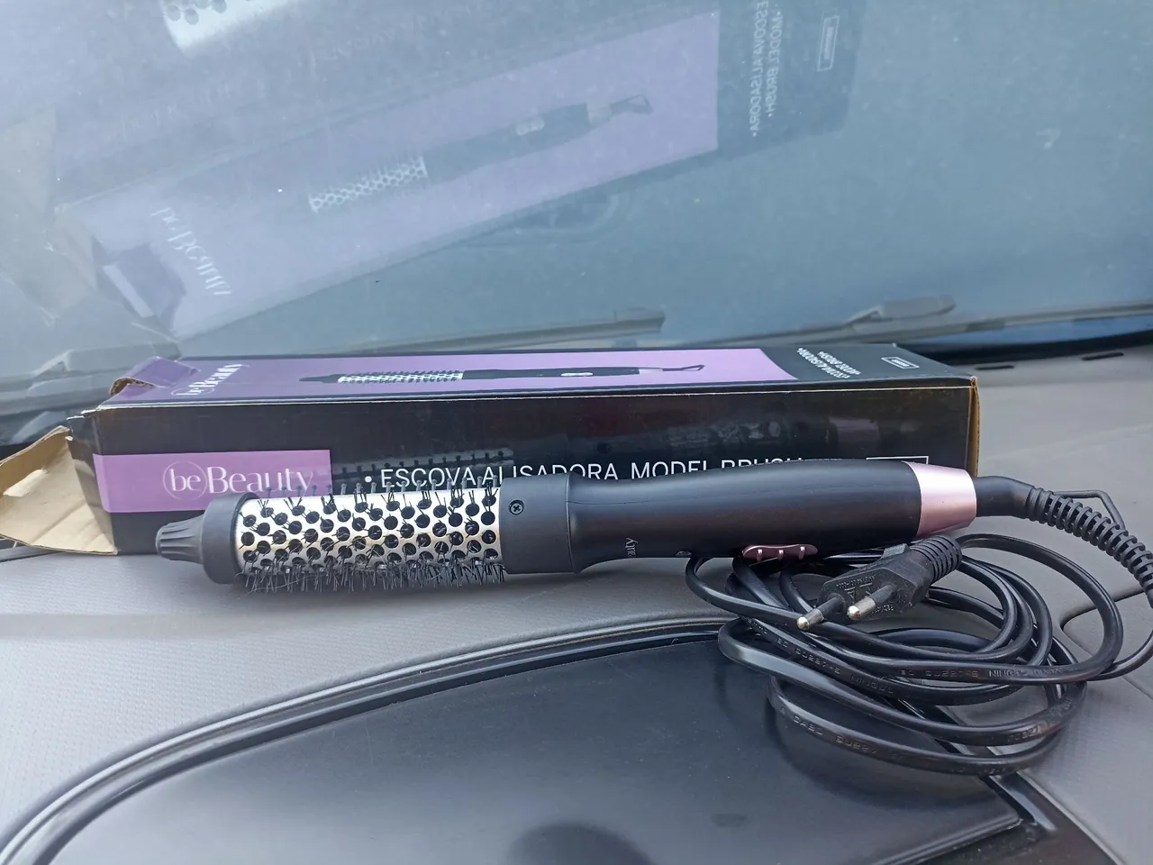 Escova alisadora model brush