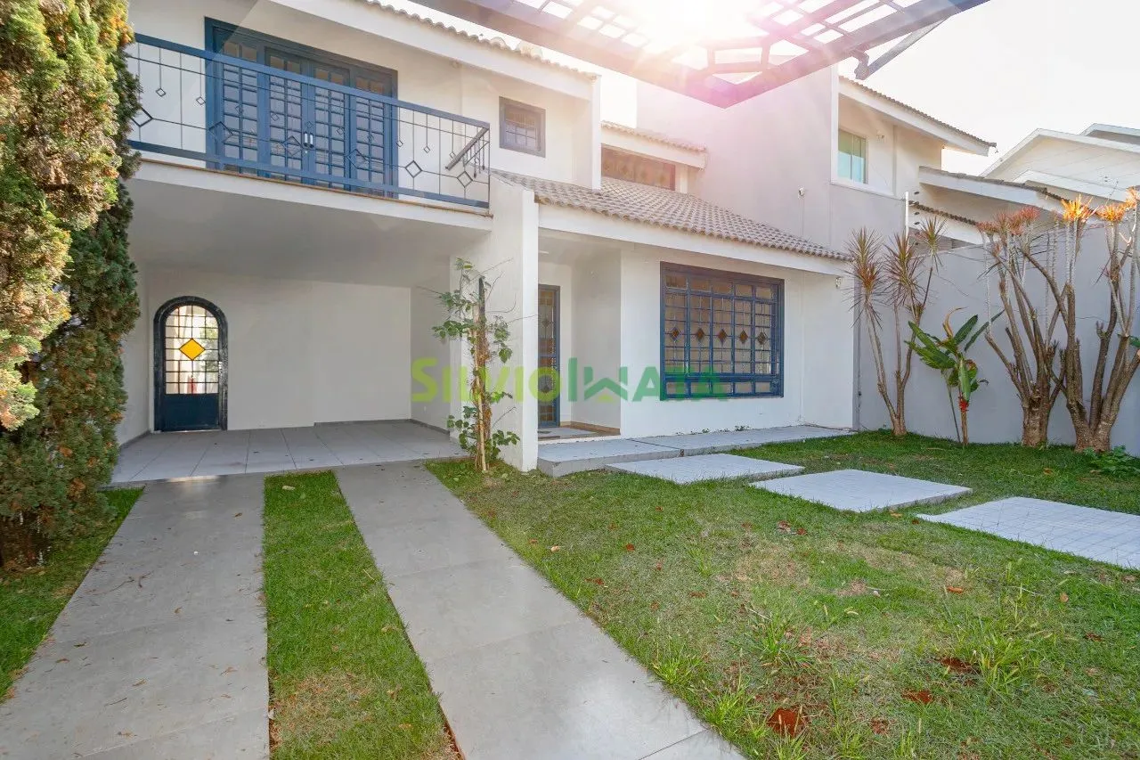 EXCELENTE SOBRADO COM PISCINA, 03 QUARTOS E AMPLO QUINTAL PARA MORAR NO JARDIM NOVO HORIZO