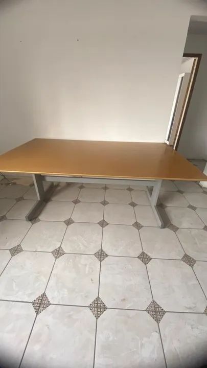 Mesa de Reunião em Madeira