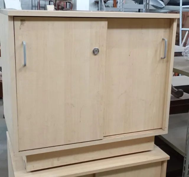 Armário baixo com porta de correr em bom estado.  - Foto 2