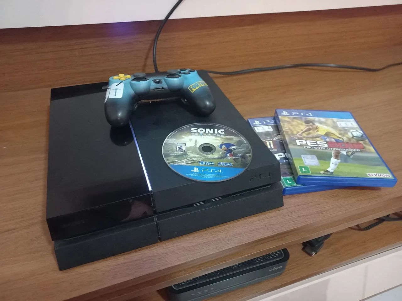 PS4 + 1 Controle + 3 Jogos - Foto 3