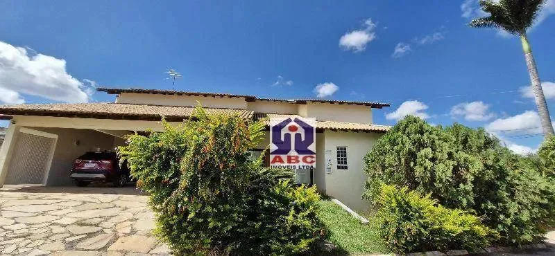 Condominio San Diego - Casa de 04 Quartos, sendo 02 suites, Escritorio com amplo quintal e