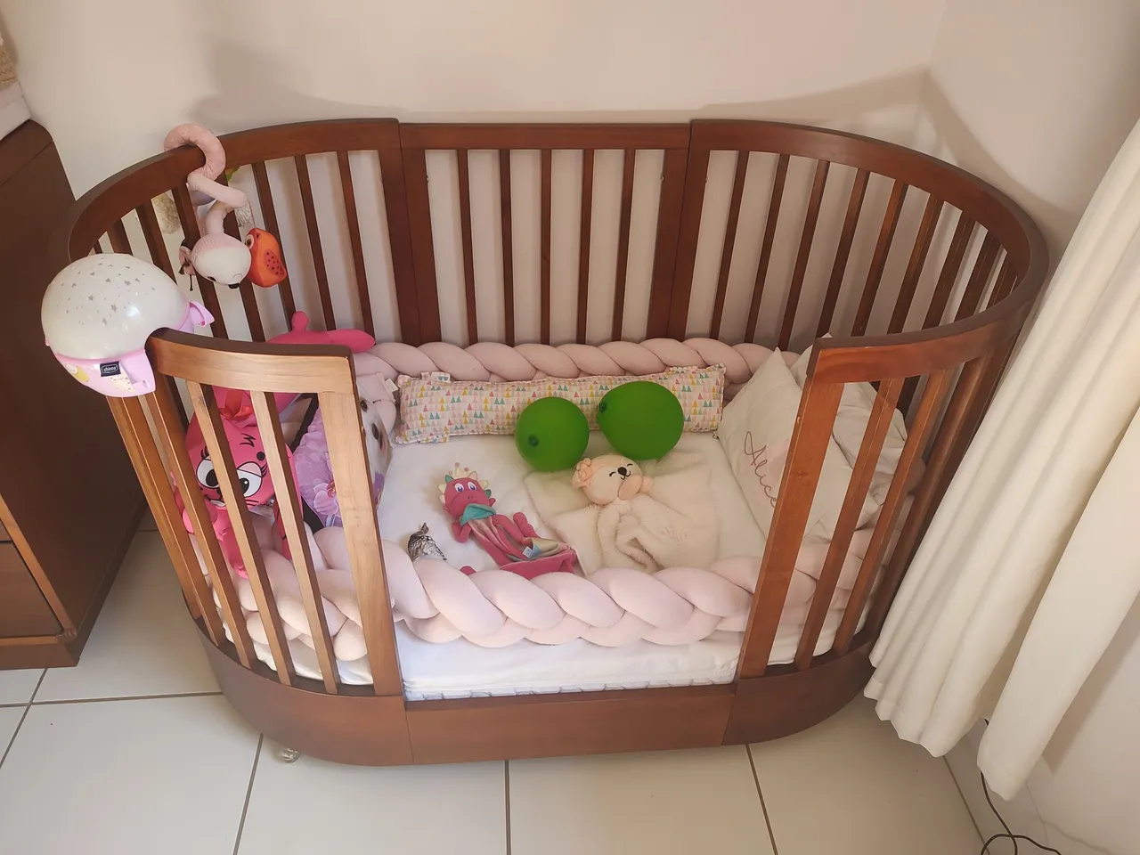 Berço Oval de Madeira para Bebê+2 colchões