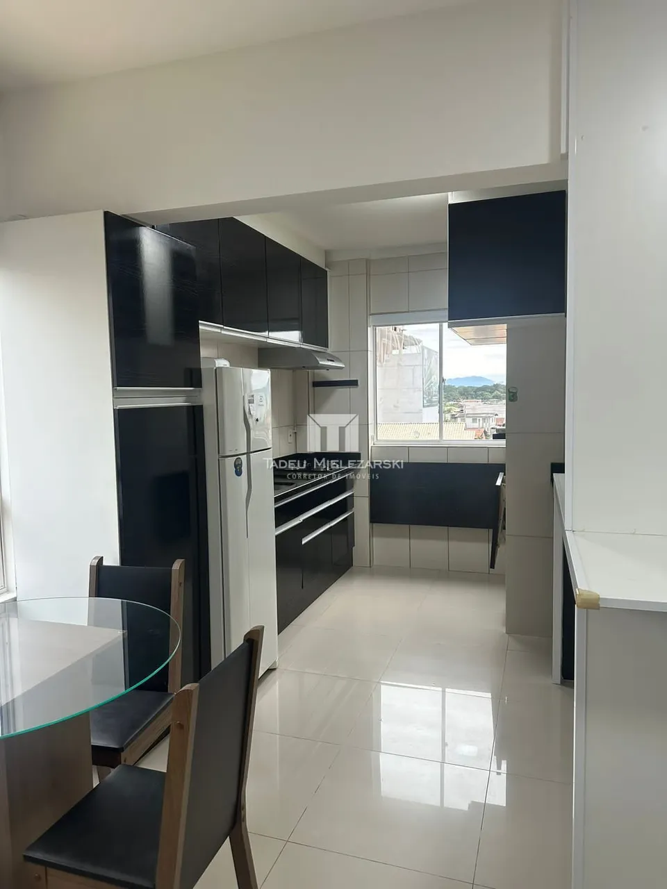 Apartamento em Bal. Perequê, Locação anual