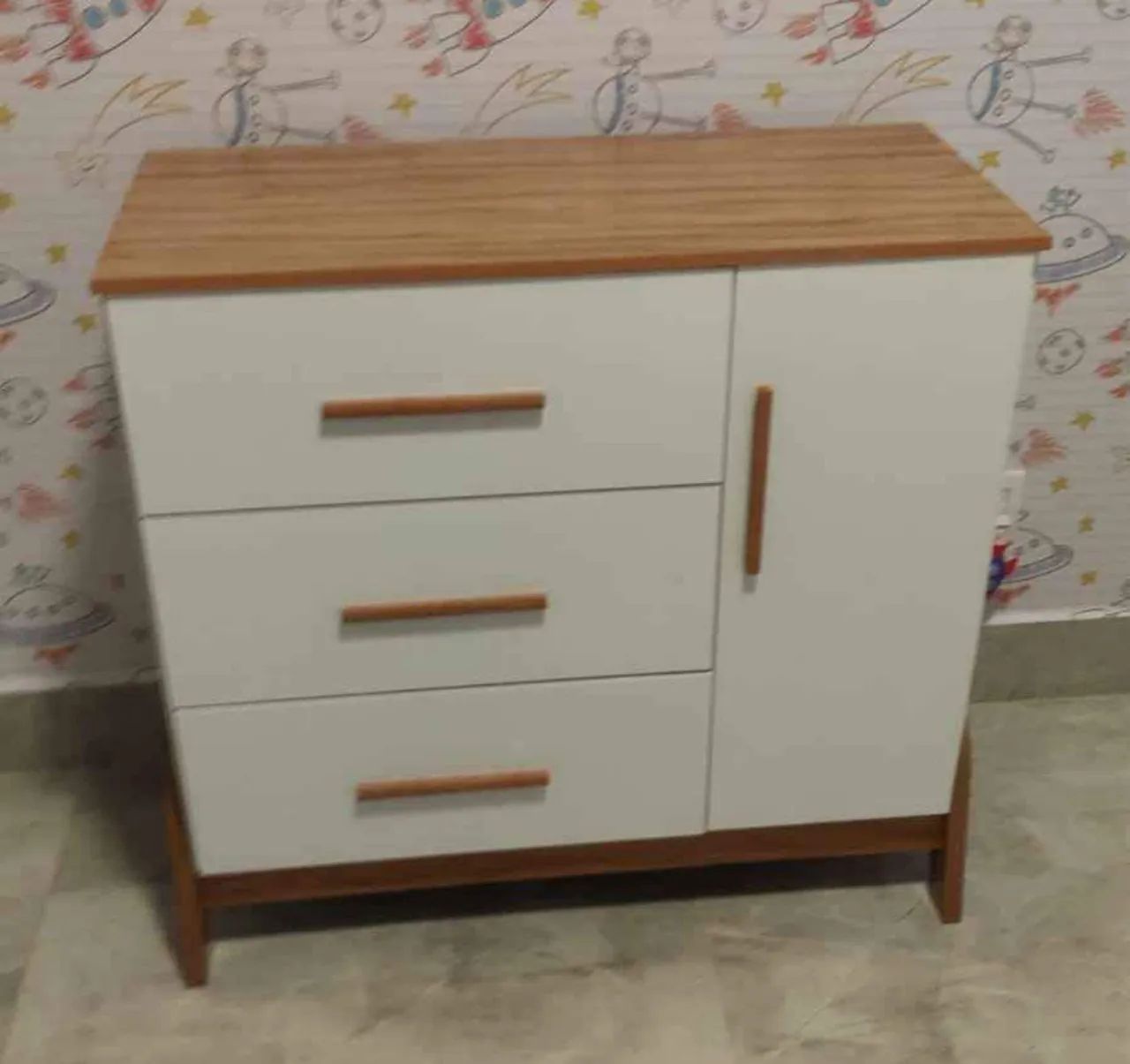 Cômoda Infantil Branca com Detalhes em Madeira - Foto 2