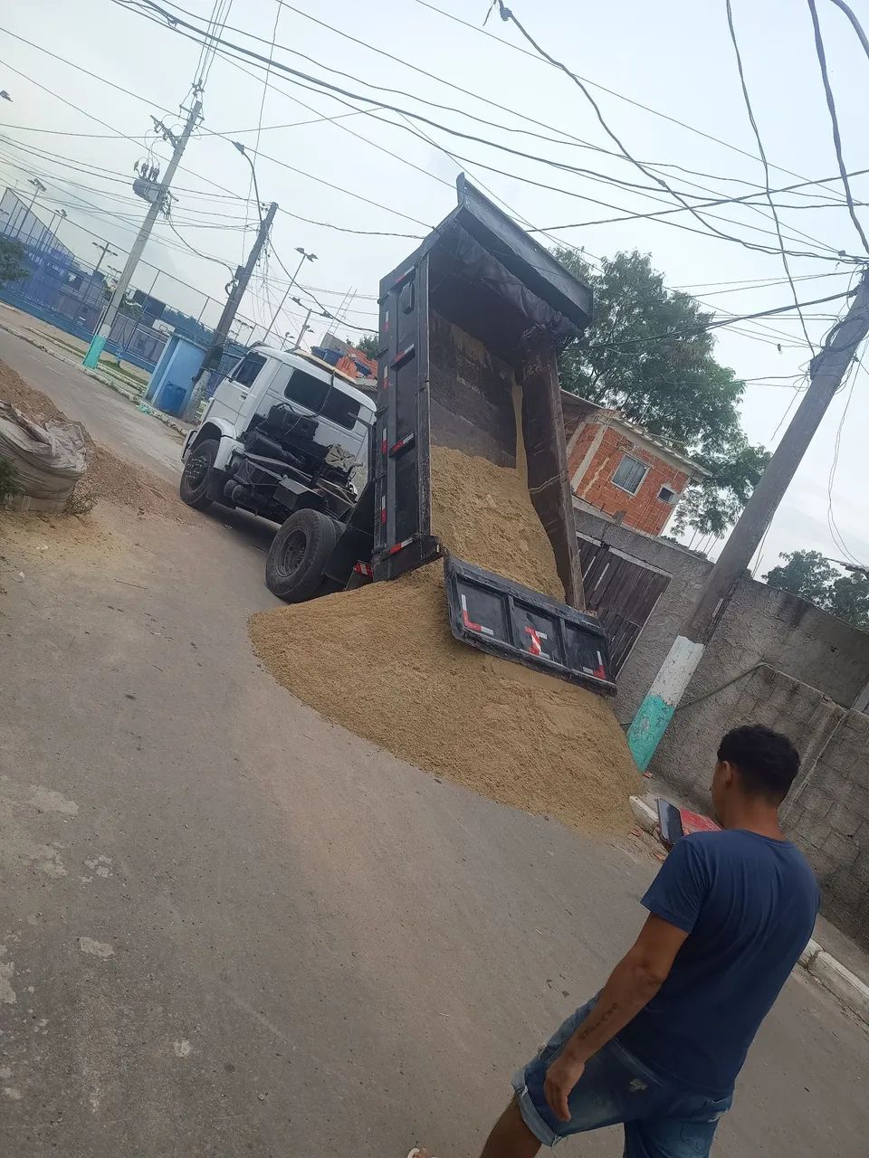 Transporte de Areia, Pedra, Barro e Entulho - Foto 6