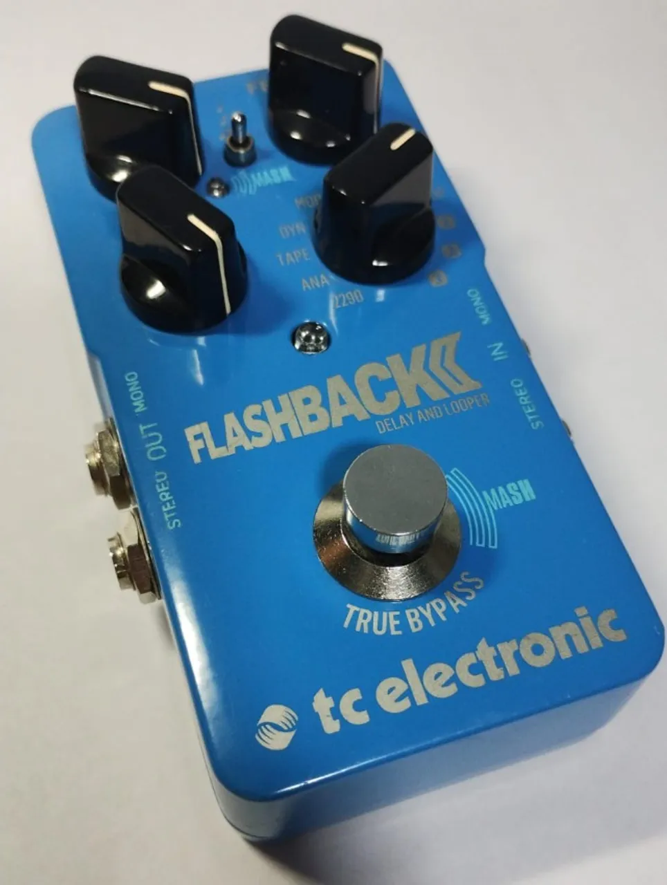 TC Electronic FLASHBACK TRIPLE DELAY Pedal para guitarra