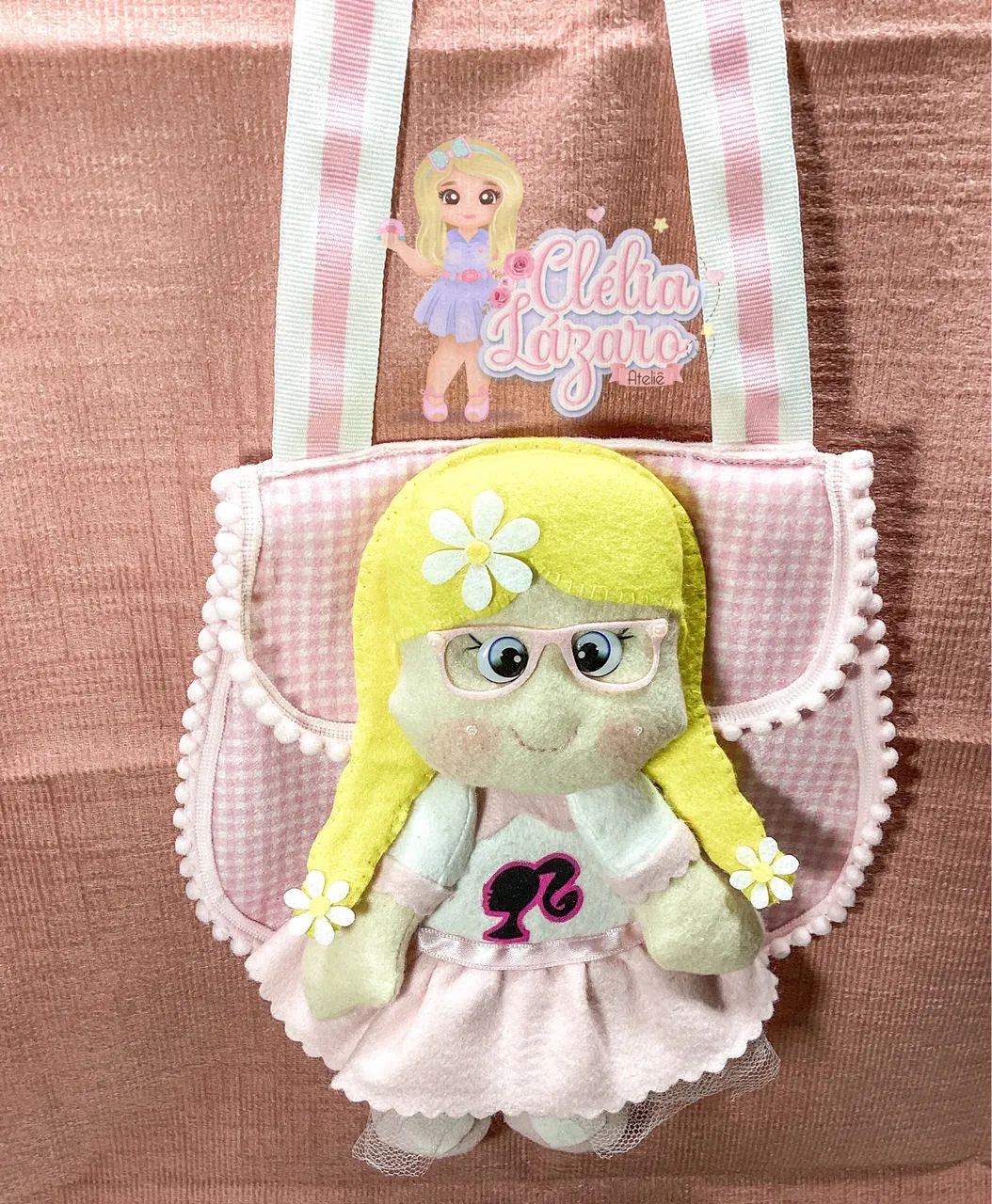 Bolsinha  boneca menina em feltro