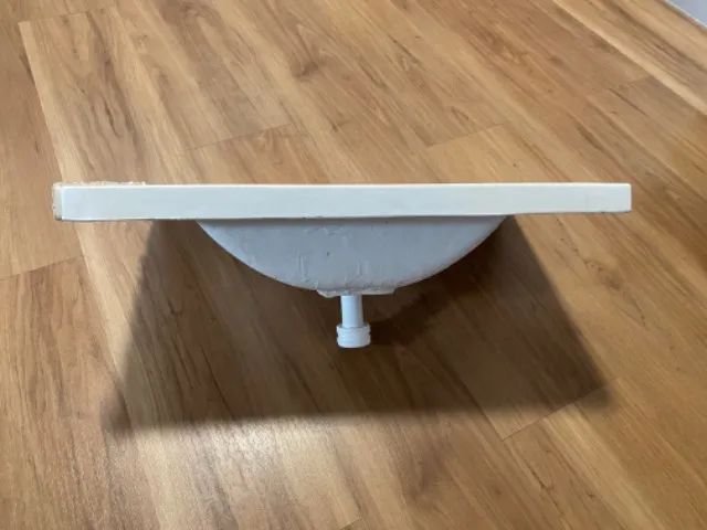 Bancada com cuba integrada para banheiro em mármore sintético Fibromax - Foto 2