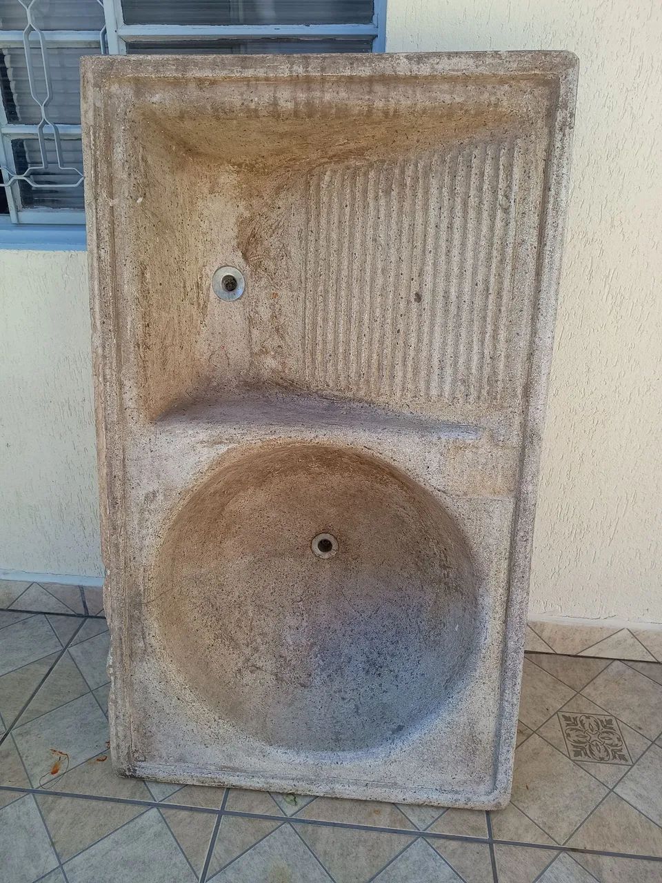 Cuba dupla de mármore para área externa