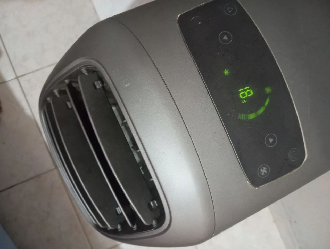 Ar Condicionado Portátil - Ótimo Estado de conservação de 11 000 BTUs gelando  - Foto 4