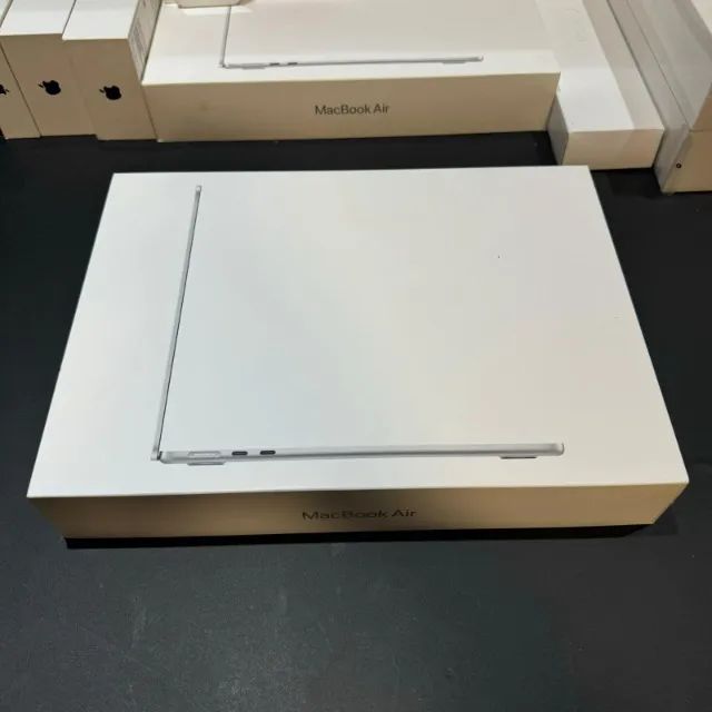 MacBook Air M3 16GB RAM 256GB SSD Silver Lacrado com Garantia Apple a Pronta Entrega!