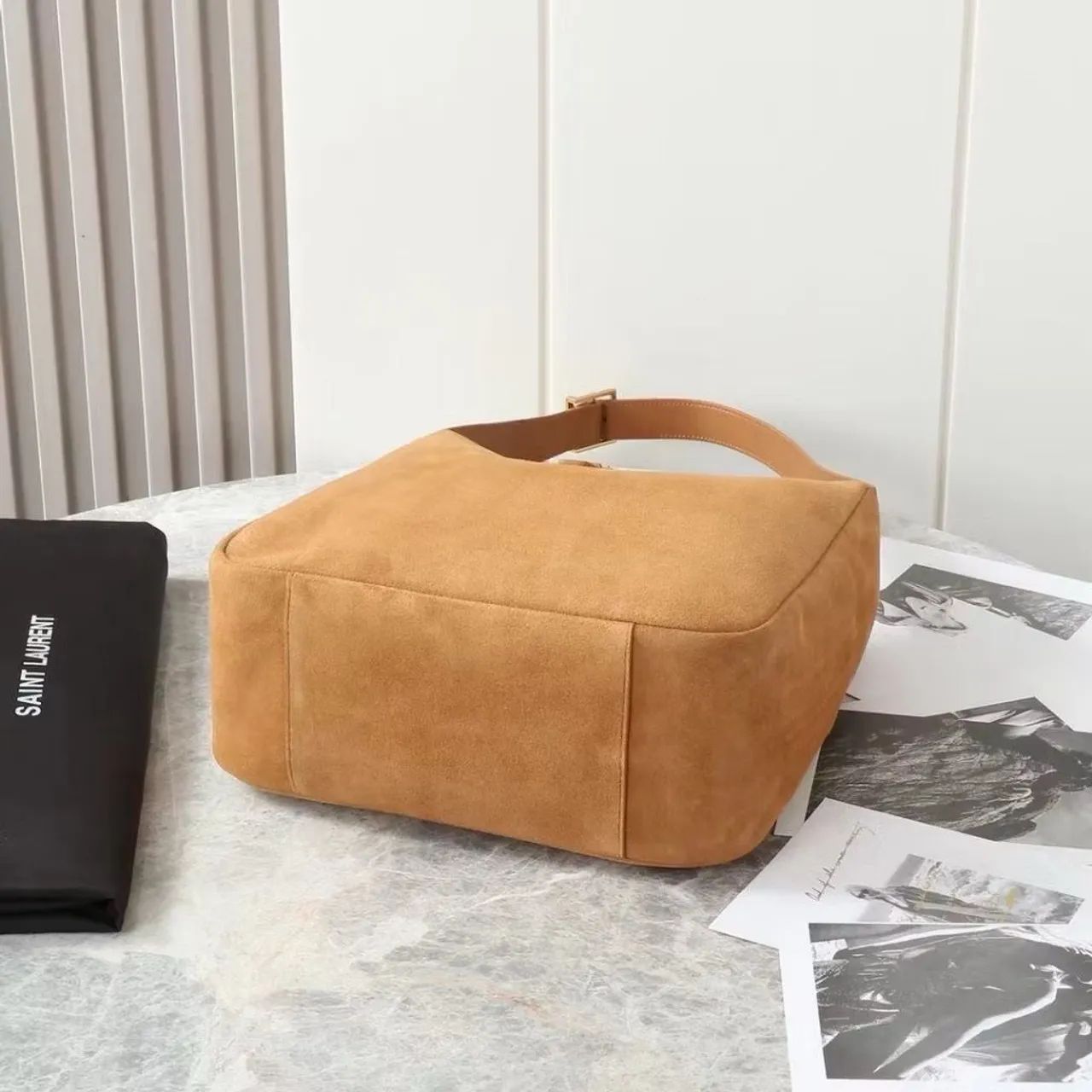 Bolsa YSL LE 5 À 7 BABY FLEXÍVEL EM CAMURÇA  - Foto 4