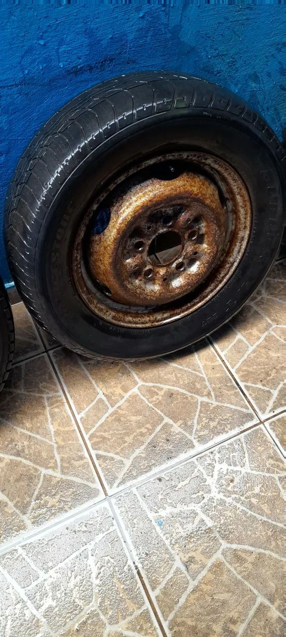Roda com pneu aro 16 