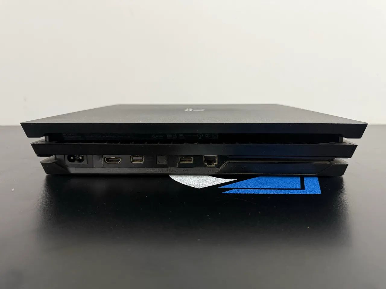 Playstation 4 Pro 1 TB  - Foto 2