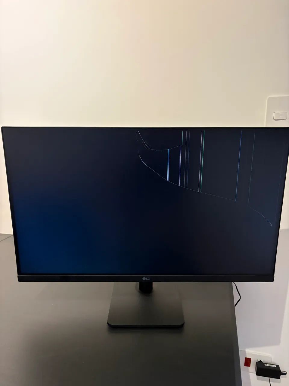 Monitor LG, 27 polegadas, tela trincada - Foto 2