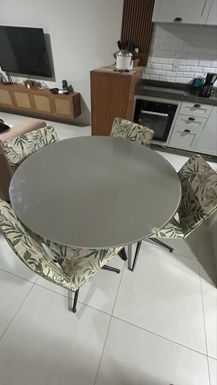 Mesa com cadeiras 